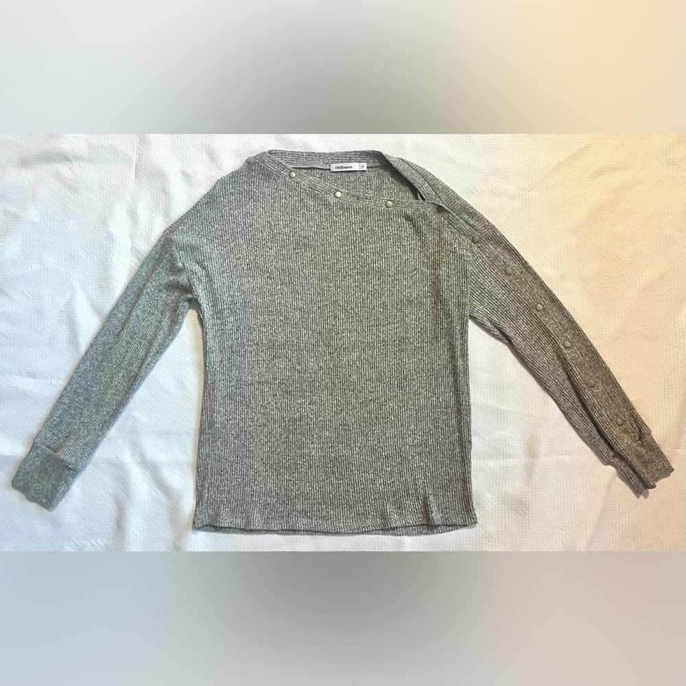 Redhaute Gray Long Sleeve Thin Women’s Sweater with Button Detail Size Small